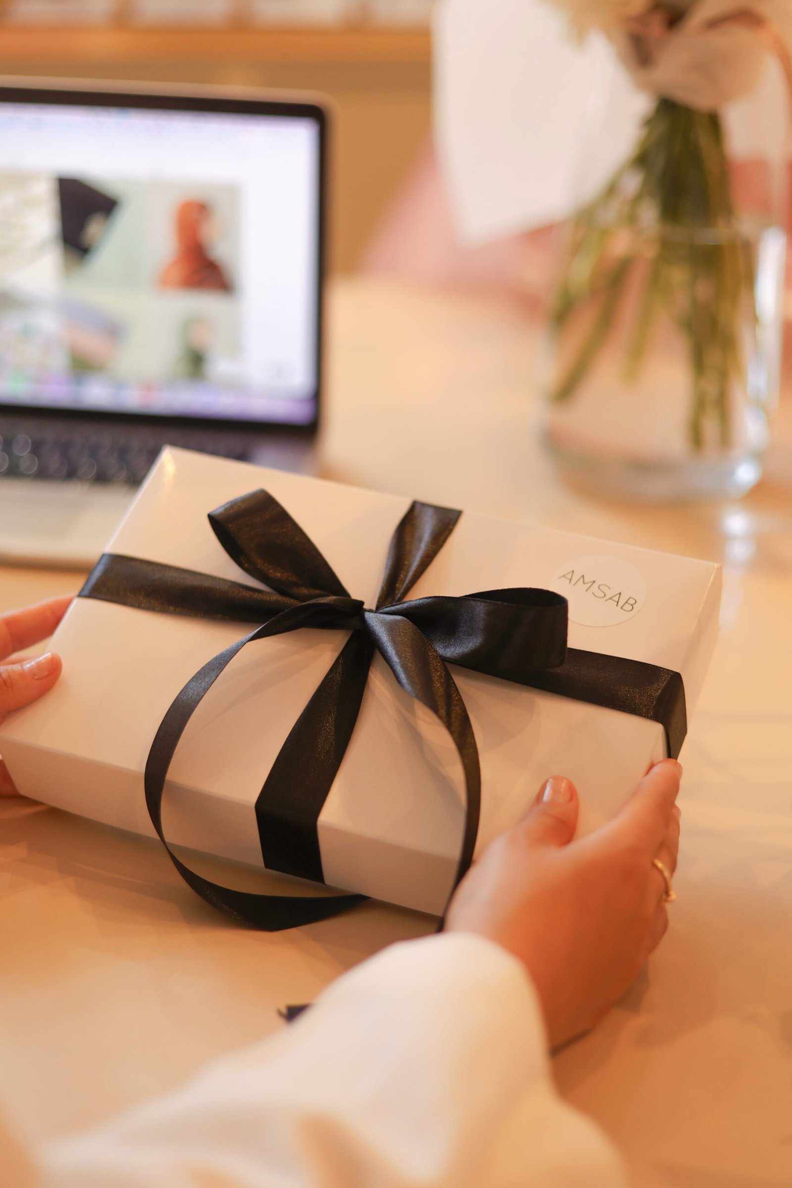 OFFRE SPÉCIALE - Boxes Hijab – 3 Châles à Composer + Livraison offerte + Une broche offerte